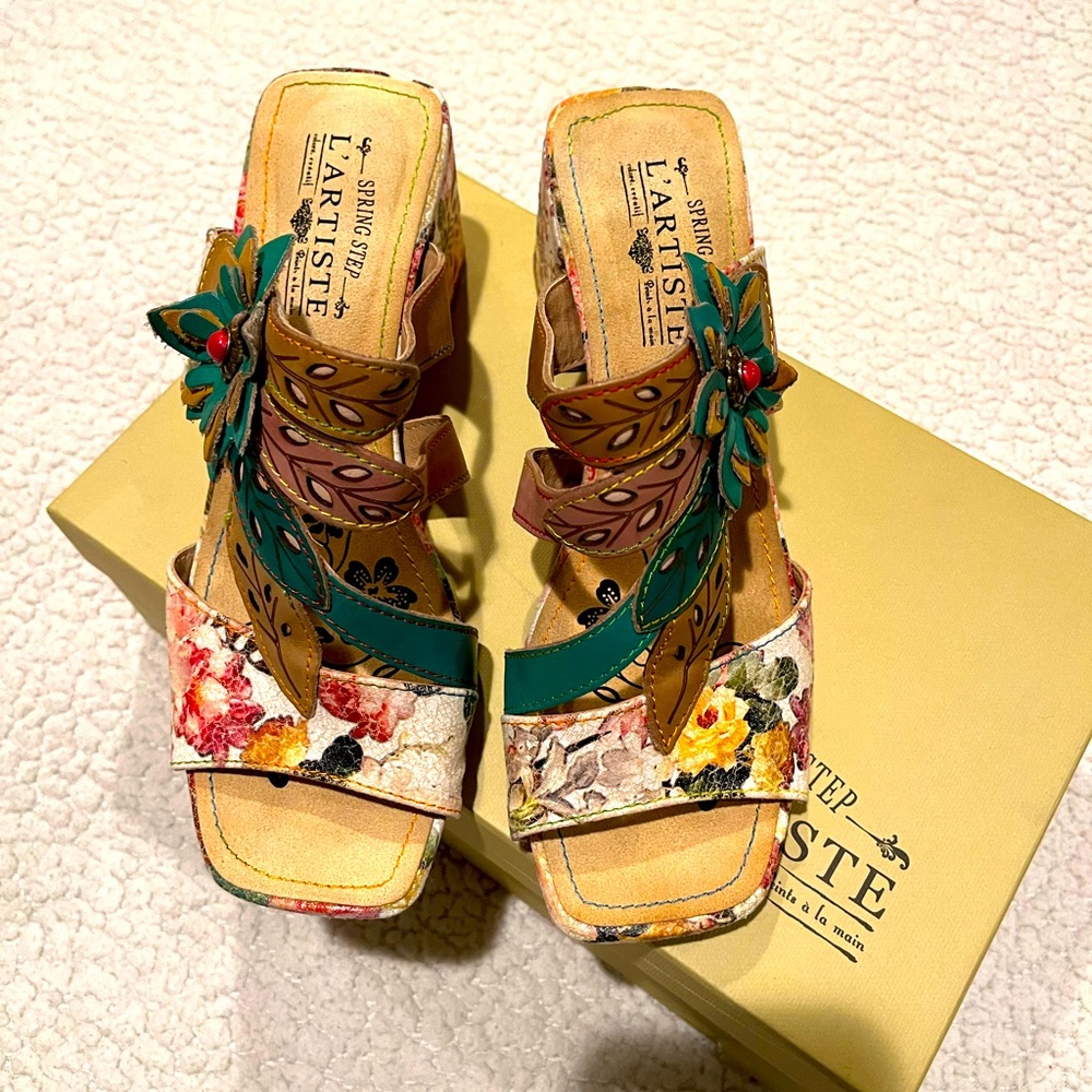 ladies L’Artiste Spring Step leather sandals, multi-color Size 7, worn once
